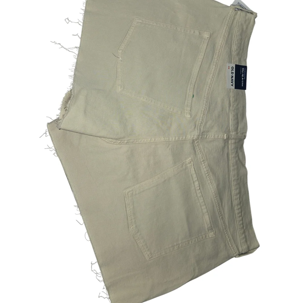 Old Navy Raw Hem High-Rise Jean Shorts in Light Tan - Picture 3 of 5